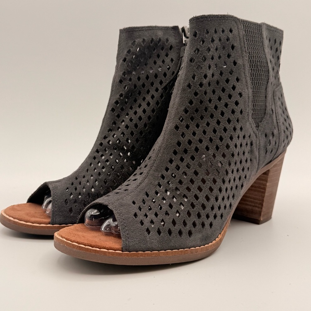 TOMS Majorca Perforated Peep Toe Booties Gray Suede Stacked Heel Women’s 8